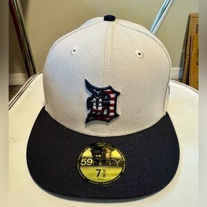 New Era Detroit Tigers Cream & Black 59fifty 7 5/8 July 4th Trucker Hat. NWT